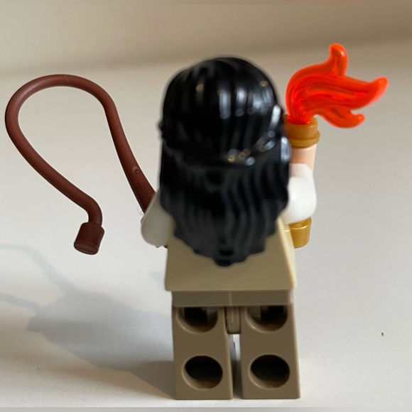 Lego Marion Ravenwood 7625 Tan Outfit Indiana Jones Minifigure With Flame/ Whip - Picture 5 of 6